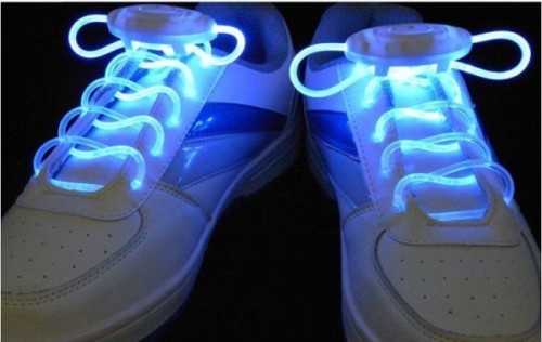 Кроссовки со светящимися шнурками