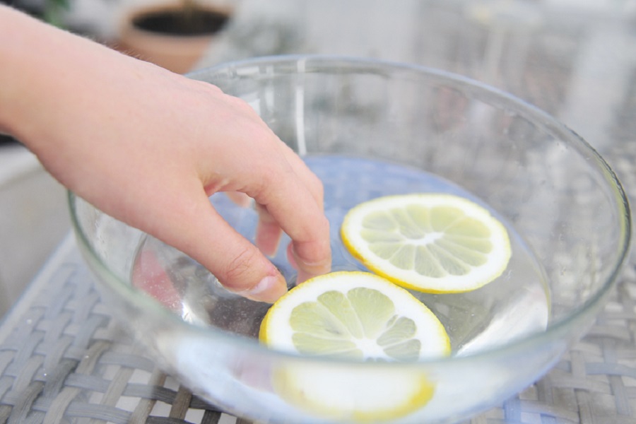 Ванночка с солью и лимоном