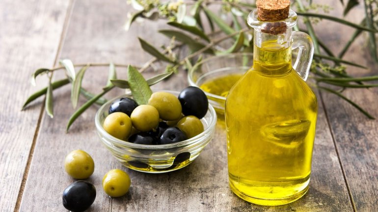 Оливковое масло помогает от трещин кожи