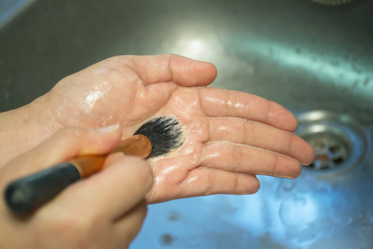как очистить кисти для макияжа