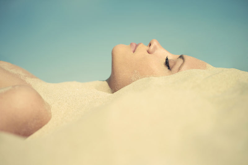 Псаммотерапия: лечение горячим песком заболеваний суставов и не только