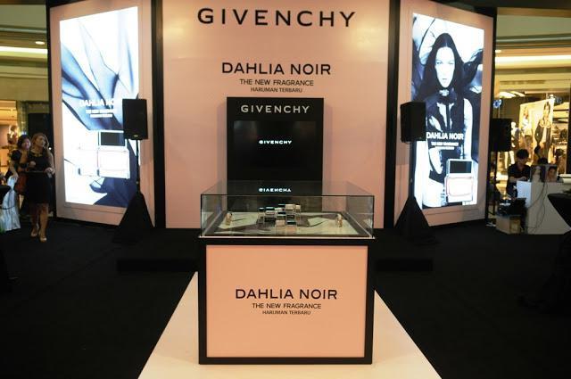 Dahlia Noir Givenchy 