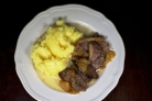 Тушеное мясо утки с яблоками