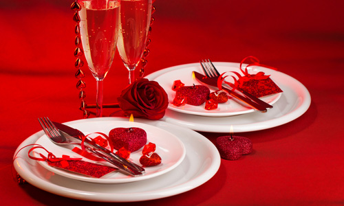 Сервировка стола для романтического ужина на 14 февраля