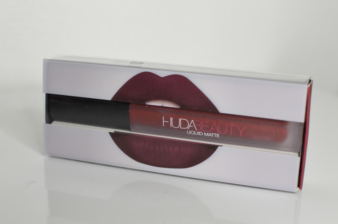 Huda Beauty Liquid Matte Lipstick Trophy Wife, Famous