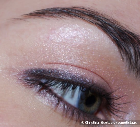 Кремовые тени с мерцающим эффектом Shiseido Shimmering Eye Color:  WT 901 Mist, OR 313 Sunshower (LE), PK 214 Pale Shell (LE)