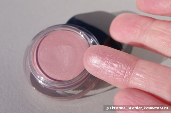 Кремовые тени с мерцающим эффектом Shiseido Shimmering Eye Color:  WT 901 Mist, OR 313 Sunshower (LE), PK 214 Pale Shell (LE)