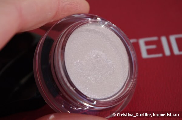 Кремовые тени с мерцающим эффектом Shiseido Shimmering Eye Color:  WT 901 Mist, OR 313 Sunshower (LE), PK 214 Pale Shell (LE)