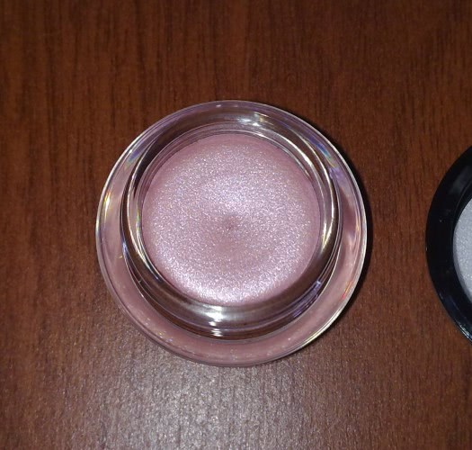 Кремовые пудровые тени Shiseido