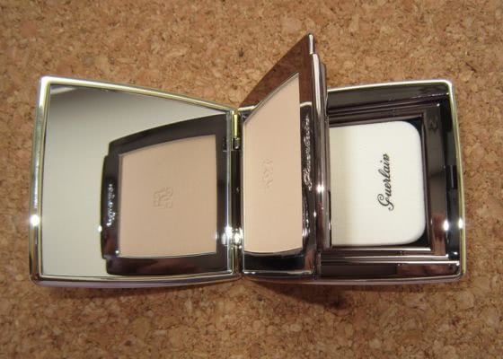 Guerlain Parure Compact Foundation With Crystal Pearls # 03 Beige Parfait – Компактная тональная пудра cо светоотражающими частицами СПФ 20