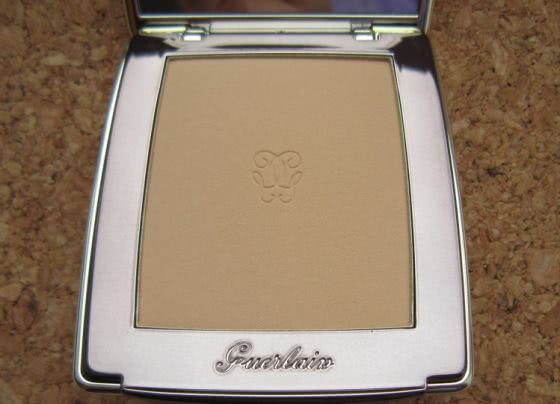 Guerlain Parure Compact Foundation With Crystal Pearls # 03 Beige Parfait – Компактная тональная пудра cо светоотражающими частицами СПФ 20