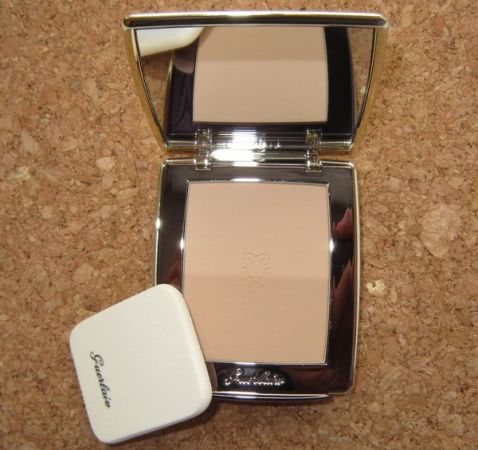 Guerlain Parure Compact Foundation With Crystal Pearls # 03 Beige Parfait – Компактная тональная пудра cо светоотражающими частицами СПФ 20