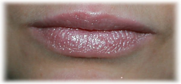 Givenchy Rouge Interdit Shine - 01 Sweet, 02 Nude, 09 Bege. Естественный комфорт для губ