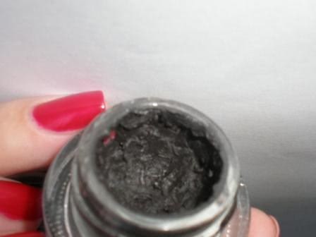 Гелевые подводки Bobbi Brown: Ivy Shimmer Ink (14) и Caviar Ink (27)