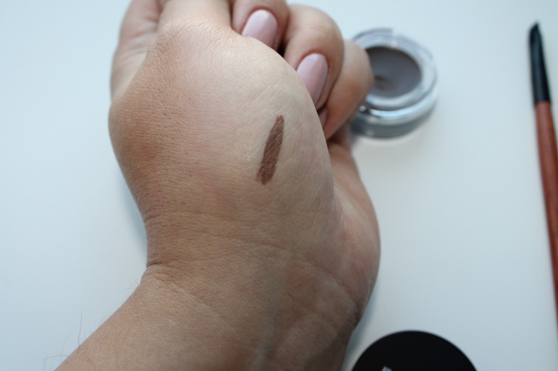 Он начал набирать популярность. Just Make Up BrowGel №418