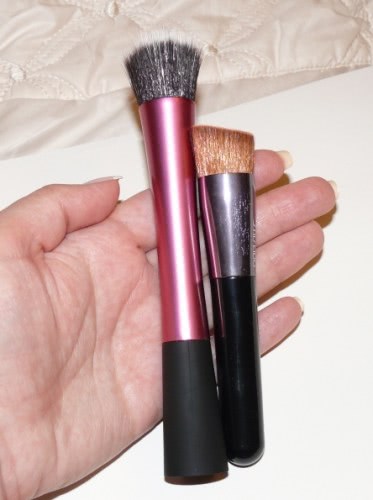 Shiseido Perfect Foundation Brush VS Real Techniques Stippling Brush