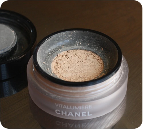 Chanel Vitalumiere Loose Powder Foundation With Mini Kabuki Brush SPF 15 №20