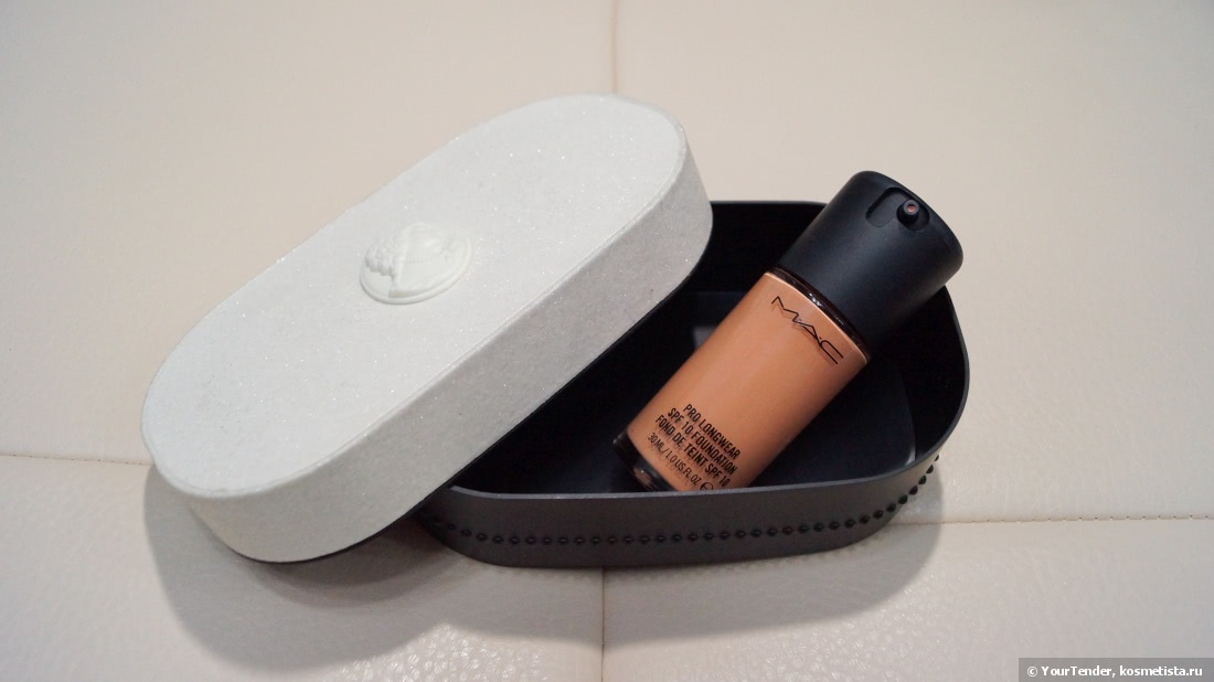 Трое из ларца, или сага о тональных кремах. Часть 1, MAC Pro Longwear Spf 10 Foundation