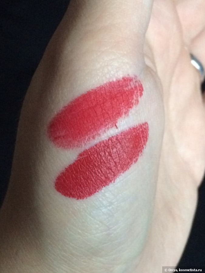 Сравнение идеальных красных: MAC Lipstick Retro Matte в оттенке Ruby Woo vs MAC Lipstick Matte в оттенке Russian Red