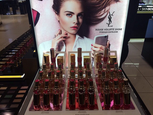 YSL Rouge Volupte Shine No13 и No 9 - неуловимые, блестящие и прекрасные