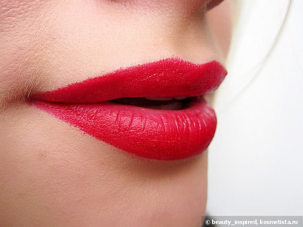 MAC lipstick Retro Matte в оттенкe Ruby Woo