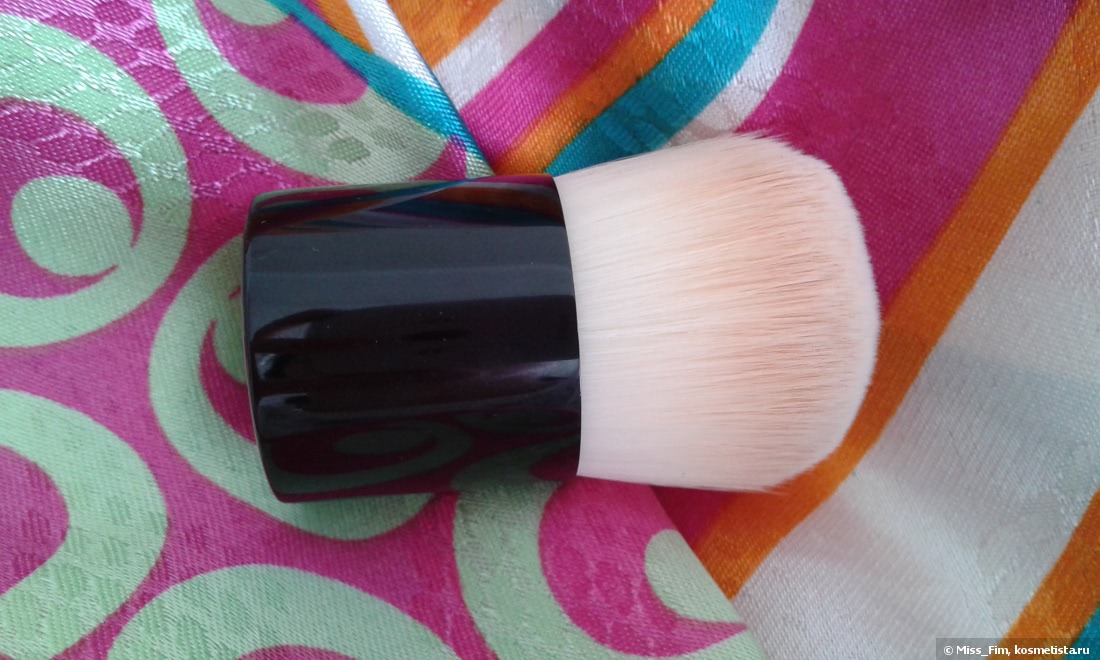 Chanel Vitalumiere Loose Powder Foundation Spf15  with mini kabuki brush #20