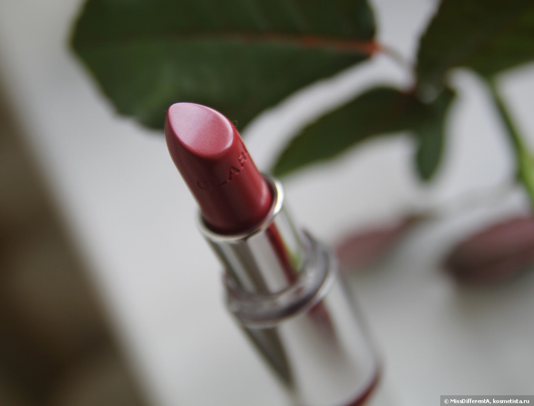 Цвет граната на моих губах с Clarins Joli Rouge Long Wearing Moisturizing Lipstick 732 Grenadine