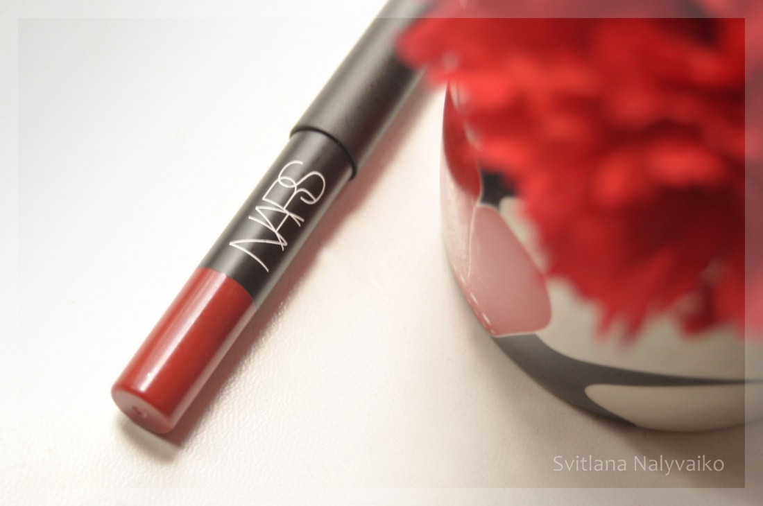 Помада-карандаш Nars Velvet Matte Lip Pencil в оттенке Cruella