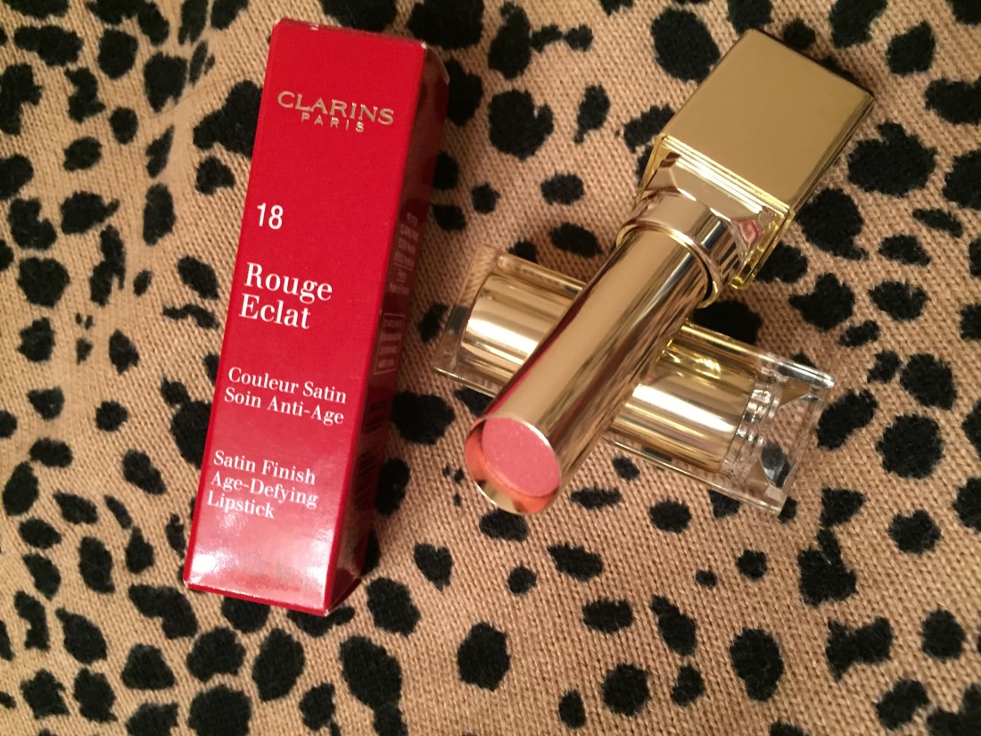 Комфорт с Питательной помадой Clarins Rouge Eclat Couleur Satin Soin Anti-Age №18 strawberry sorbet