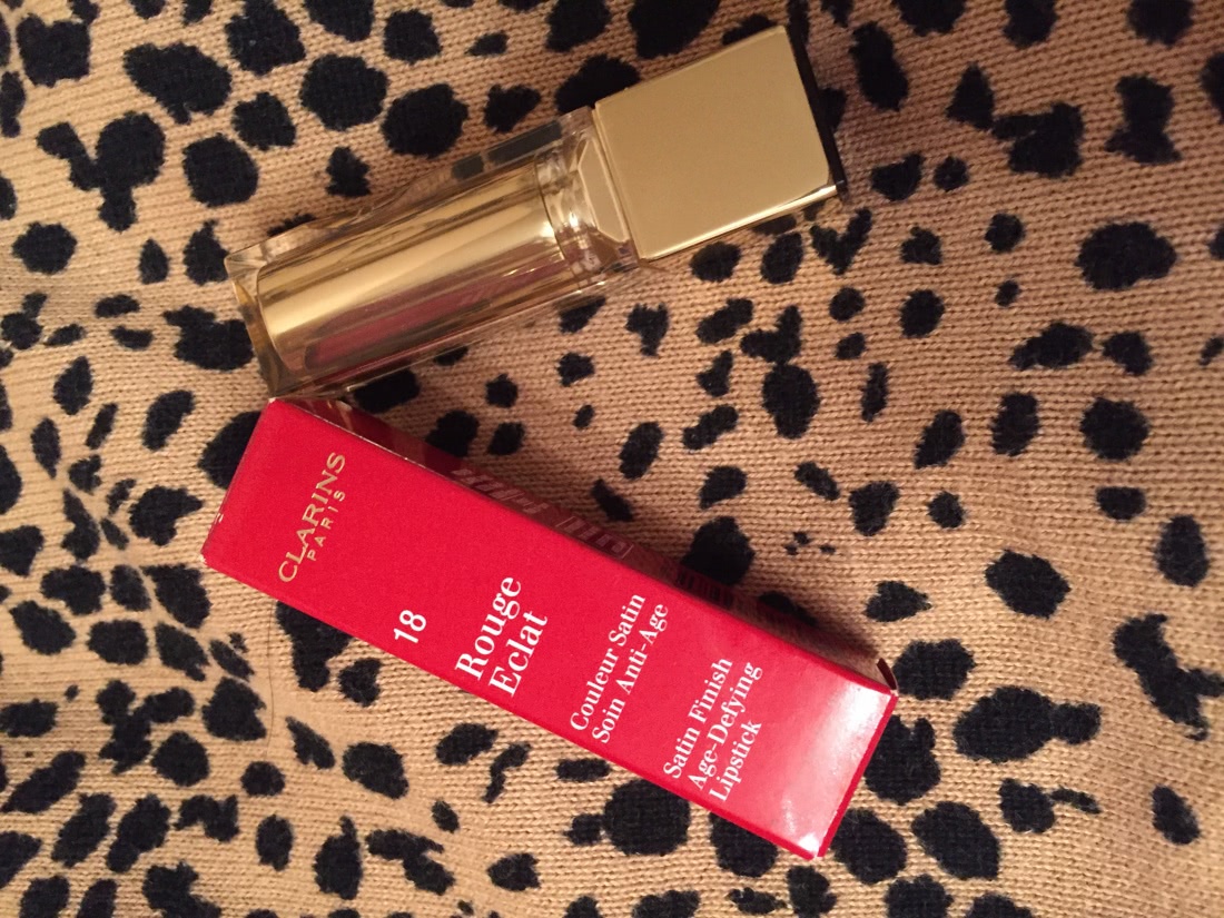 Комфорт с Питательной помадой Clarins Rouge Eclat Couleur Satin Soin Anti-Age №18 strawberry sorbet