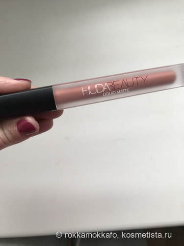 Huda без добра. Обзор жидкой матовой помады Huda Beauty Liquid Matte в оттенке Bombshell