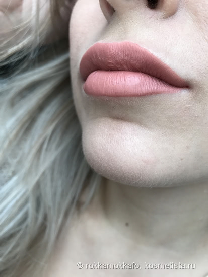 Huda без добра. Обзор жидкой матовой помады Huda Beauty Liquid Matte в оттенке Bombshell