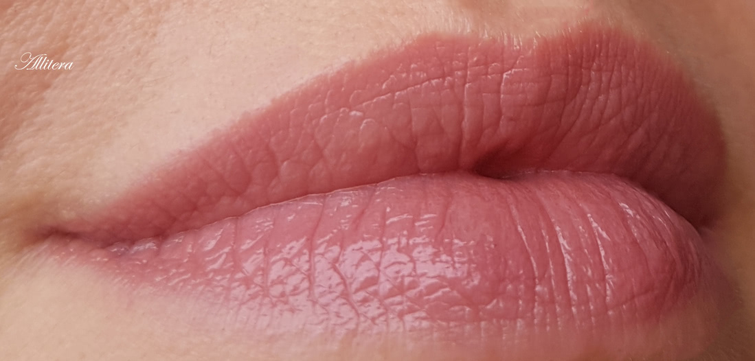 Burberry Kisses Sheer Moisturising shine lip color в оттенке #217 English rose