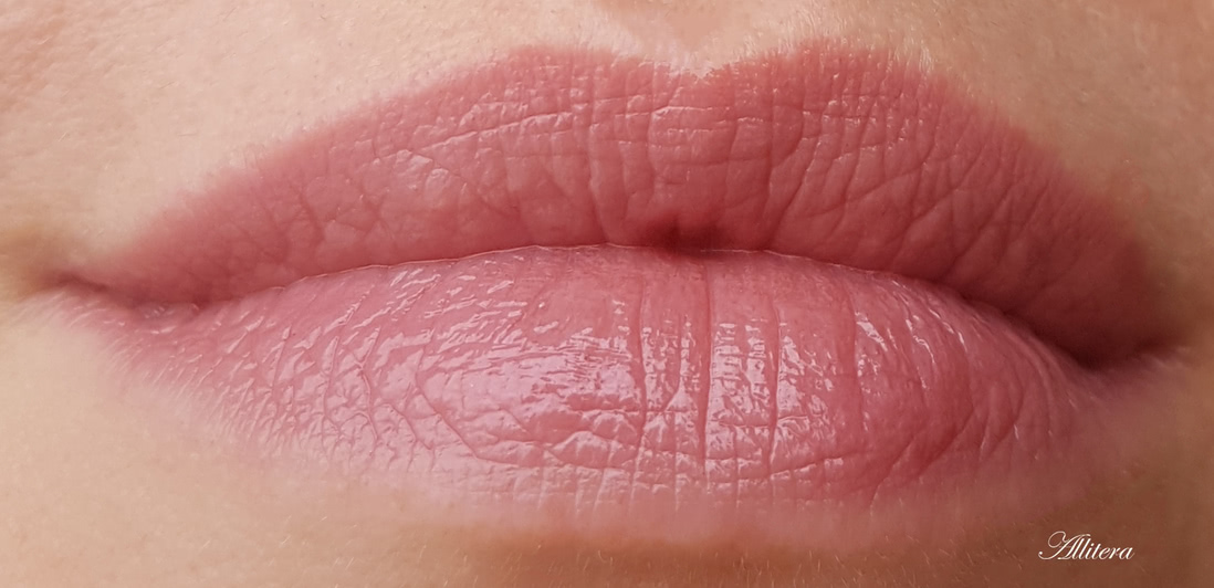 Burberry Kisses Sheer Moisturising shine lip color в оттенке #217 English rose