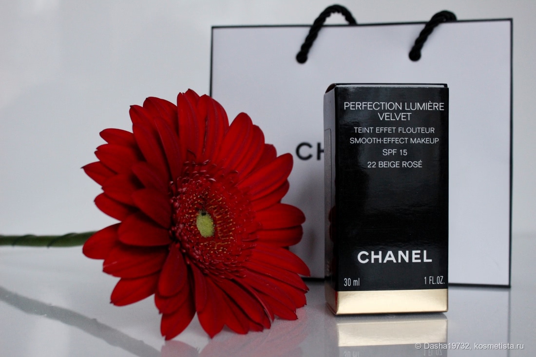 Chanel Perfection Lumiere Velvet Тональный флюид SPF 15 в оттенке 22 Beige Rose