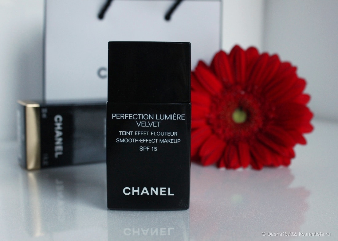 Chanel Perfection Lumiere Velvet Тональный флюид SPF 15 в оттенке 22 Beige Rose