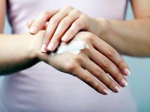 Причины и лечение расслоения ногтей на руках