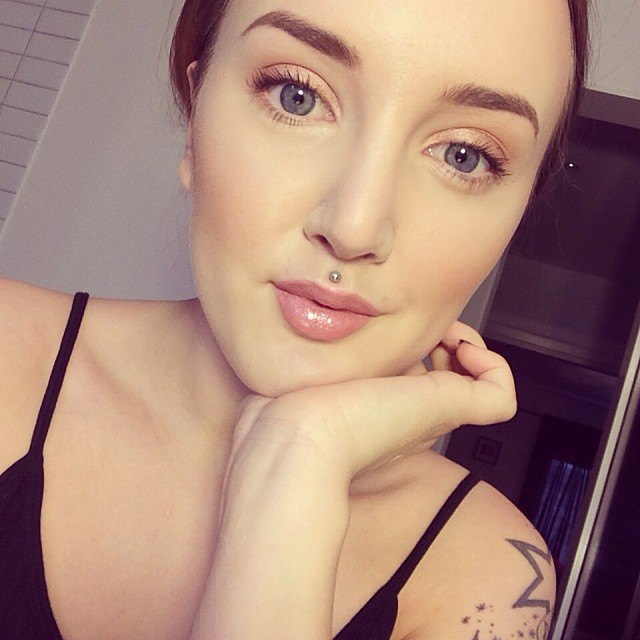 10 вдохновляющих 
Instagram-аккаунтов
о макияже. Изображение № 32.