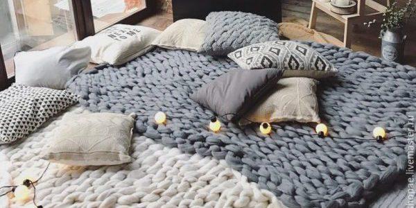 плед крупной вязки Лучшие и оригинальные идеи подарков своими руками на День рождения подруге, а так же советы по их оформлению