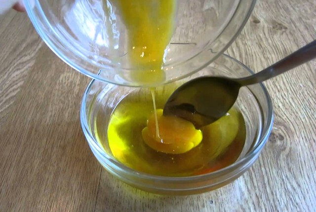 желток, масло и мед