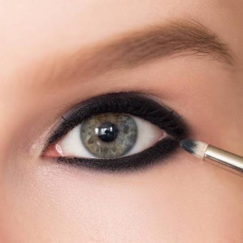 Как красиво подвести глаза карандашом. Как правильно подводить глаза карандашом?