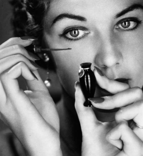 Что делать если скатываются тени на веках. 5 способов, которые позволят избежать ошибок в макияже глаз