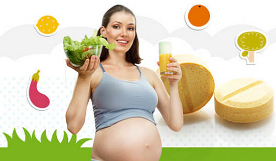 Беременная девушка с полезными продуктами