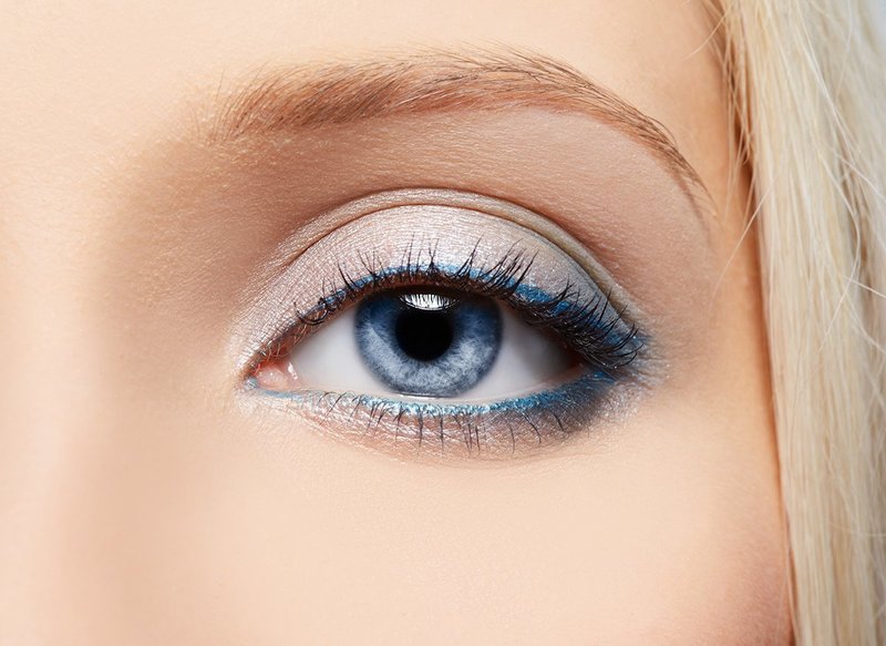 Нежный вечерний макияж для голубых глаз