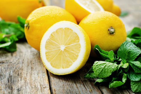 Свежие лимоны и мята