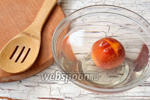 Фото совета Как почистить персик