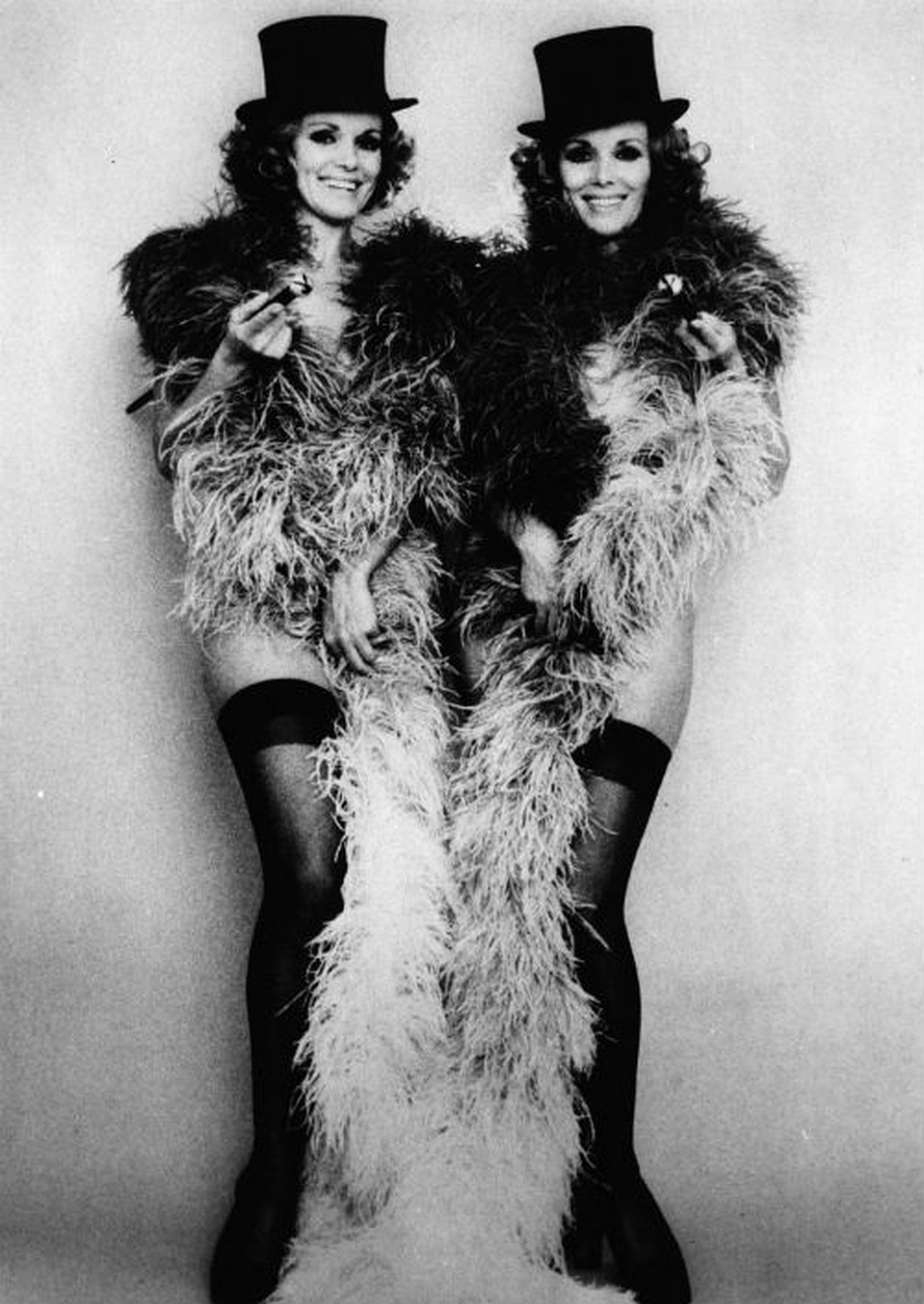Сестры Элис и Эллен Кесслер - близняшки-артистки, популярные в Европе в 50-60-х годах прошлого столетия. Снимок 1965 года. Фото: GLOBAL LOOK PRESS