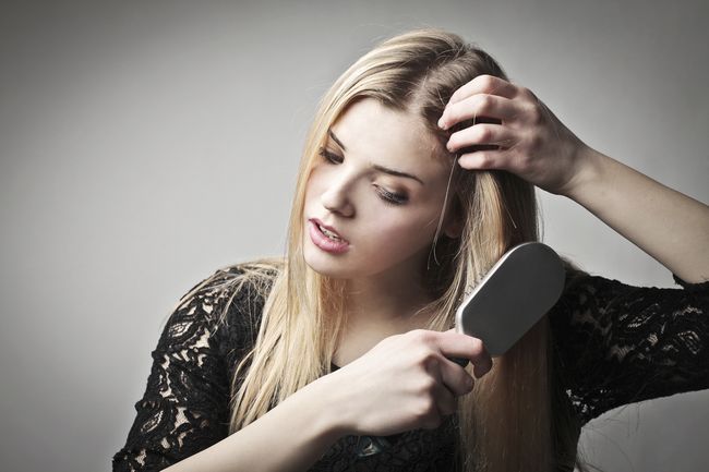 Нарушения гормонального фона - один из факторов выпадения волос