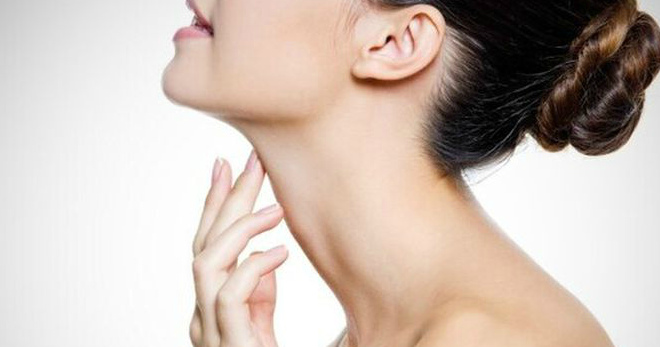 Как убрать морщины на шее с помощью косметических процедур и домашних средств?