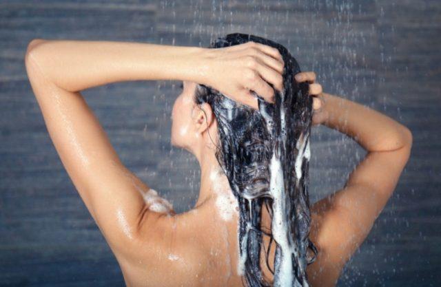 Причины реже мыть волосы